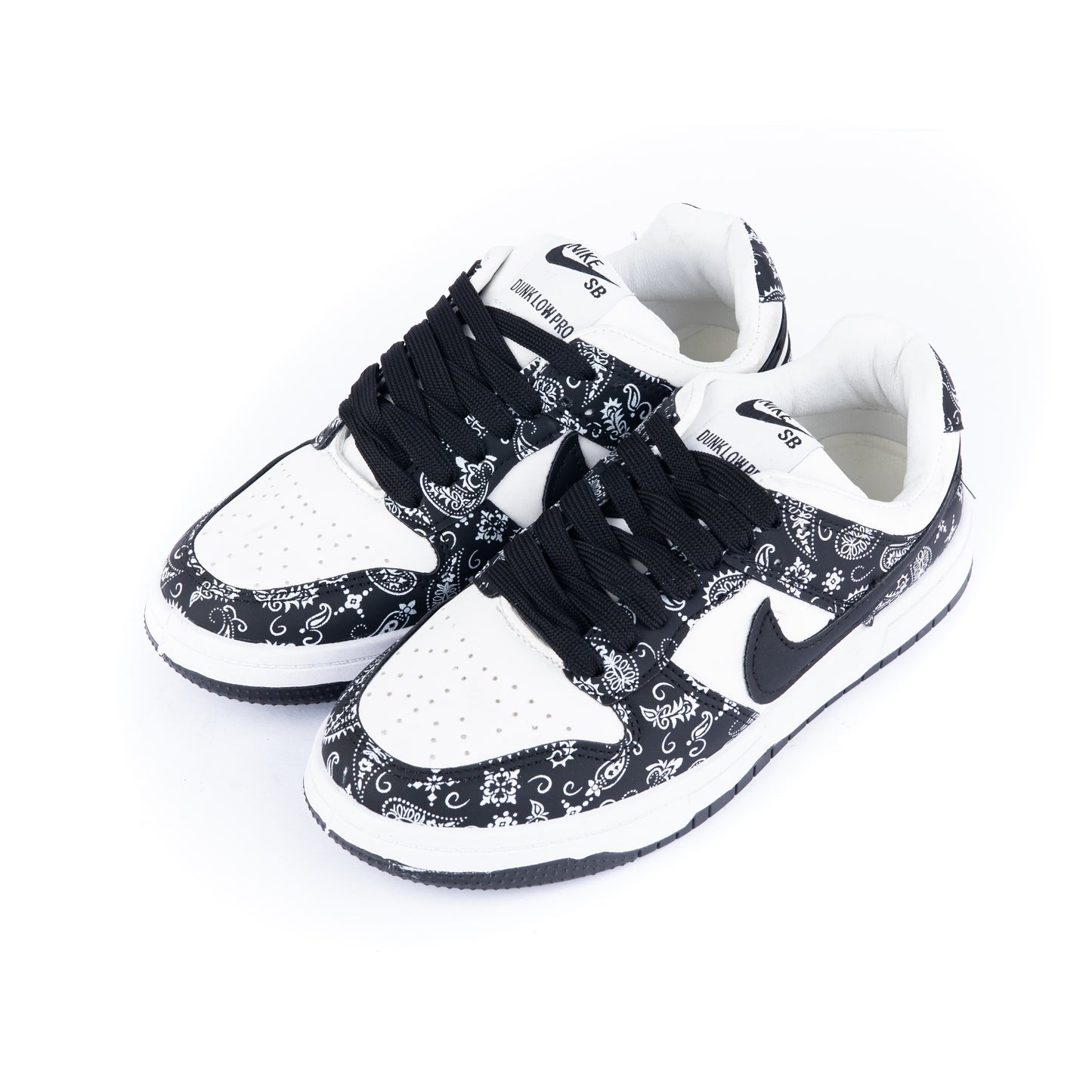 Nike SB Dunk Low – Bandana Print